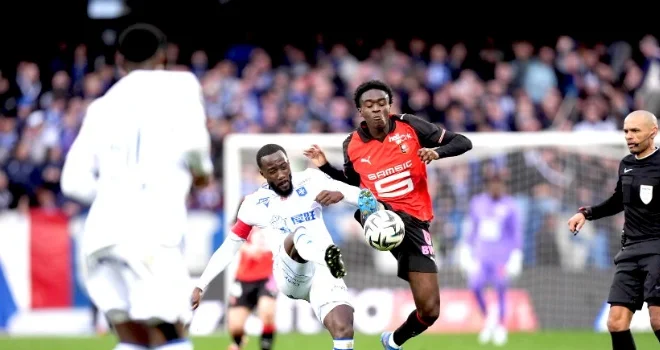 Ligue 1 : Henrick Do Marcolino fait ses premiers pas en professionnel au Stade Rennais
Ligue 1 : Henrick Do Marcolino fait ses premiers pas en professionnel au Stade Rennais