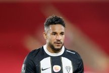 Angers SCO : Jim Allevinah signe son retour à l’entraînement, mais reste préservé face à Lens